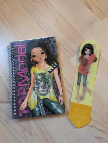 Topmodel boekje met stickers en een Topmodelboekenlegger beschikbaar voor biedingen