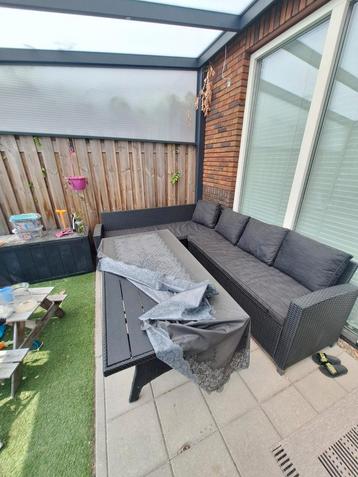 Comfortabele Loungeset – Hoekbank met eettafel, inc. kussens beschikbaar voor biedingen