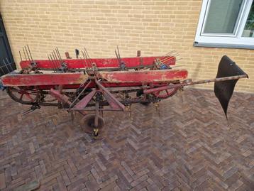 Bandhooier beschikbaar voor biedingen