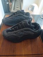 Adidas yeezy 700 v glow in the dark maat 38 (valt kleiner), Kinderen en Baby's, Ophalen of Verzenden, Zo goed als nieuw, Schoenen