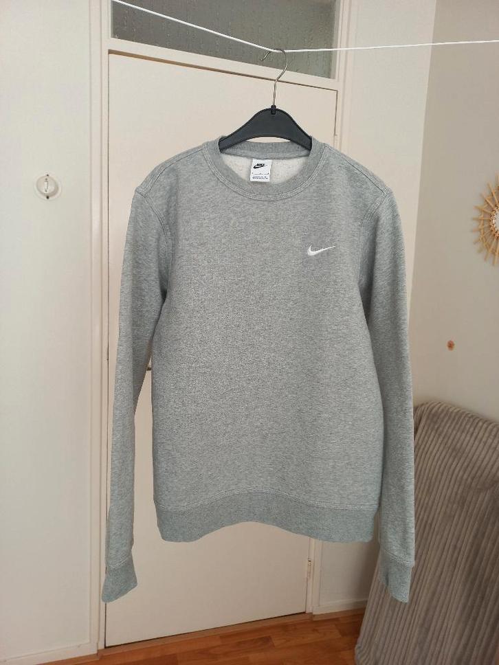Nike Sweater 'Club Fleece', Kleur Grijs, Maat M, Kleding | Heren, Sportkleding, Zo goed als nieuw, Algemeen, Maat 48/50 (M), Grijs