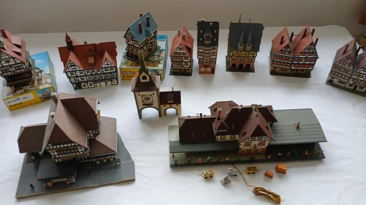 Kibri stations en stadshuizen, Hobby en Vrije tijd, Modeltreinen | H0, Gebruikt, Brug, Tunnel of Gebouw, Gelijkstroom of Wisselstroom
