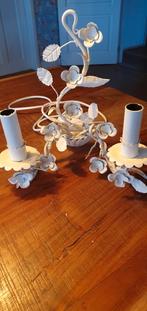 Brocante schemerlampje met bloemen. Wit, Huis en Inrichting, Lampen | Kroonluchters, Ophalen of Verzenden, Zo goed als nieuw