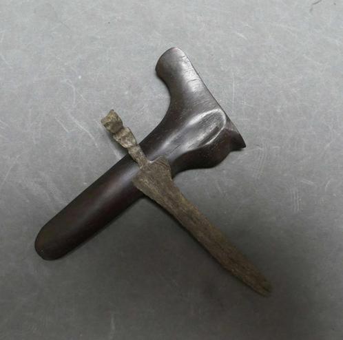 Djimat keris Sajen putut (kat achtig met oortjes) afk Java, Antiek en Kunst, Kunst | Niet-Westerse kunst, Verzenden