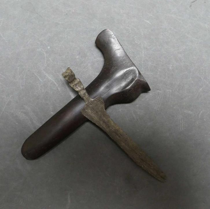 Djimat keris Sajen putut (kat achtig met oortjes) afk Java, Antiek en Kunst, Kunst | Niet-Westerse kunst, Verzenden