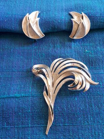 Vintage TRIFARI Broche én Oorclips. GRATIS Verzending! beschikbaar voor biedingen