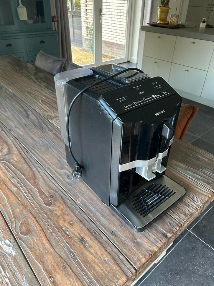 Siemens Bonen Koffiezetapparaat EQ.300, Witgoed en Apparatuur, Koffiezetapparaten, Gebruikt, Koffiebonen, Koffiemachine, 1 kopje