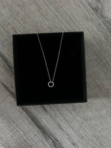 Ketting silver blush beschikbaar voor biedingen