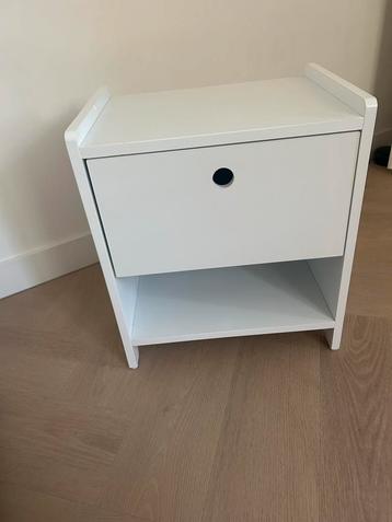 Petit Amélie Nachtkastje Plume Wit beschikbaar voor biedingen