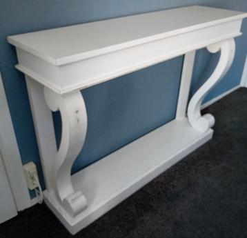 Sidetable "Old white"   beschikbaar voor biedingen