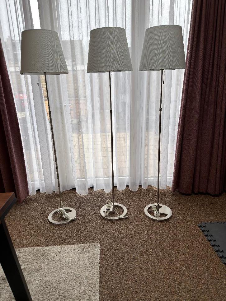 3 x Nyfors staande lampen, Huis en Inrichting, Lampen | Vloerlampen, Zo goed als nieuw, 150 tot 200 cm, Metaal, Stof, Ophalen