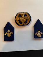 Baret en kraag emblemen  AAT, Verzenden, Landmacht, Nederland, Kleding of Schoenen