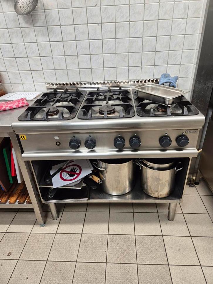 Electrolux professioneel gasfornuis 6 pits, Witgoed en Apparatuur, Fornuizen, Gebruikt, Vrijstaand, Gas, 5 kookzones of meer, 85 tot 90 cm