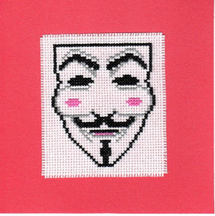 kaart met geborduurd masker van Vendetta (494), Hobby en Vrije tijd, Kaarten | Zelfgemaakt, Nieuw, Overige thema's, Ophalen of Verzenden