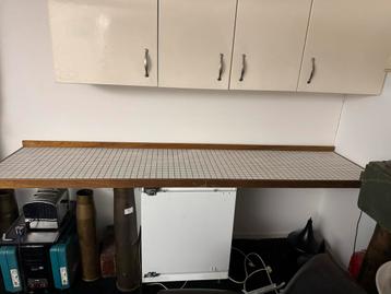 Lang bovenblad met tegeltjes voor witgoed GRATIS beschikbaar voor biedingen