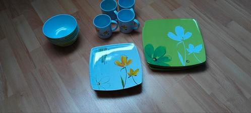Te koop: 4 persoons Camping servies, Caravans en Kamperen, Kampeeraccessoires, Zo goed als nieuw, Ophalen