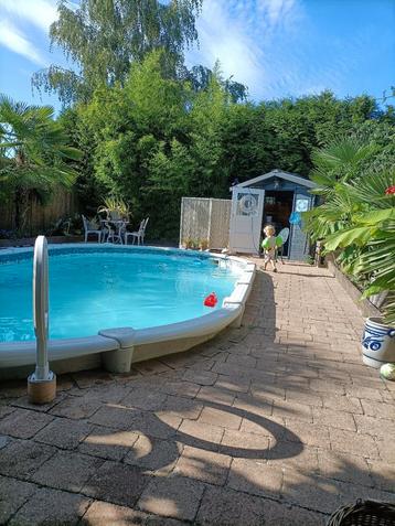 Zwembad rand gratis  beschikbaar voor biedingen