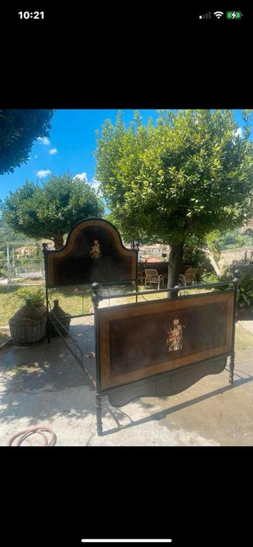 Antiek Toscaans bed beschikbaar voor biedingen