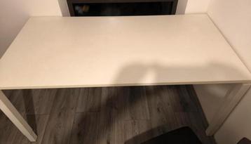 Wit bureau, in hoogte verstelbaar, 160x80 beschikbaar voor biedingen