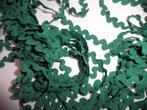 Zolderopruiming--15 mtr x 1 cm--mooi groen zigzagband, Hobby en Vrije tijd, Naaien en Fournituren, Ophalen of Verzenden, Nieuw