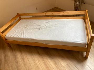 Houten Eenpersoonsbed beschikbaar voor biedingen