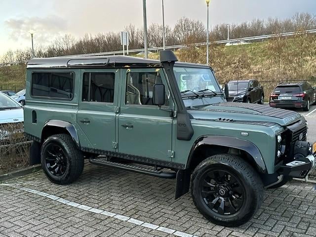 Land Rover Defender Puma 2.4 TD4 110 2009 Groen 7 zitter, 1940 kg, 241 €/maand, 122 pk, Leder