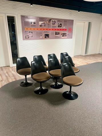 8 Knoll Tulip Chairs beschikbaar voor biedingen