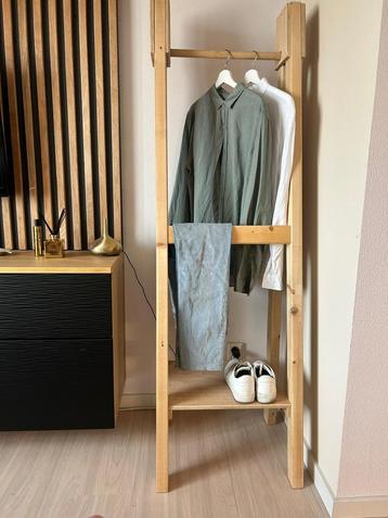 Stijlvol houten Kleding Organizor-Kledingrek beschikbaar voor biedingen