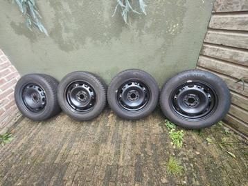 Vredestein Snowtrac 5 165/60R14 Winterbanden met Velgen beschikbaar voor biedingen
