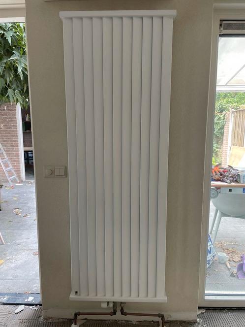 Jaga design verticale radiator 180 hoog en 65 breed, Doe-het-zelf en Verbouw, Verwarming en Radiatoren, Zo goed als nieuw, Radiator