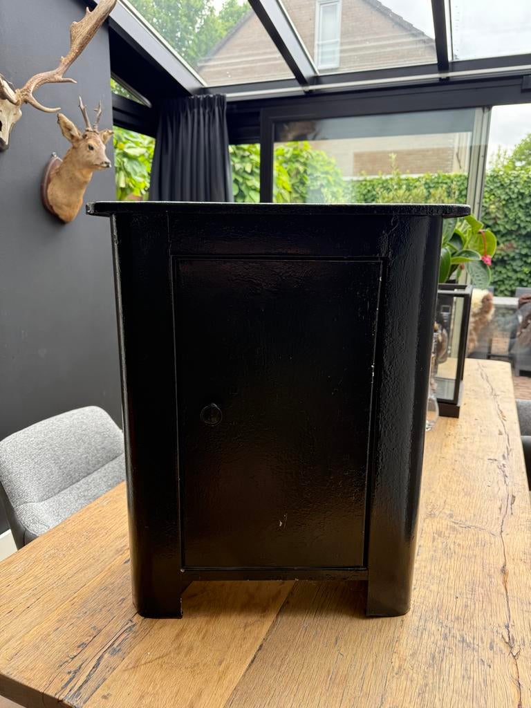 Klein zwart metalen kastje - Industrieel design, Huis en Inrichting, Kasten | Overige, Ophalen of Verzenden, Gebruikt