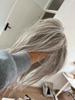 Grijze Raquel Welch Pruik - Zo Goed Als Nieuw!, Sieraden, Tassen en Uiterlijk, Uiterlijk | Haarverzorging, Ophalen of Verzenden