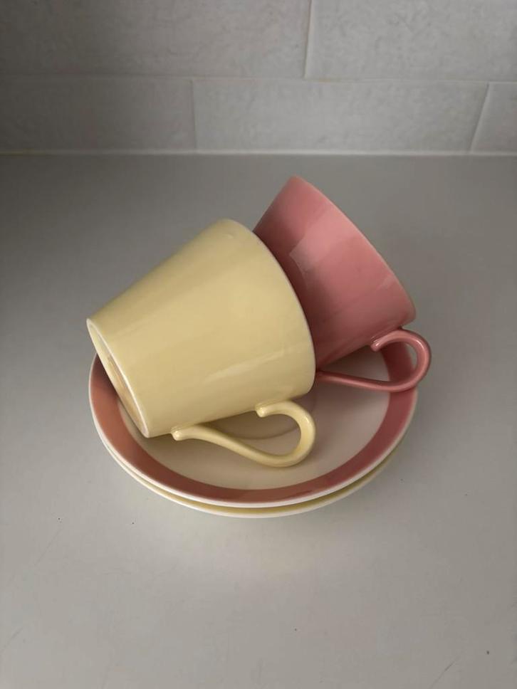 Petrus Regout pastel chocolade kop en schotels., Antiek en Kunst, Antiek | Servies los, Ophalen of Verzenden