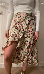Vero Moda Wikkelrok XS - Bloemenprint, Kleding | Dames, Rokken, Ophalen of Verzenden, Zo goed als nieuw, Maat 34 (XS) of kleiner