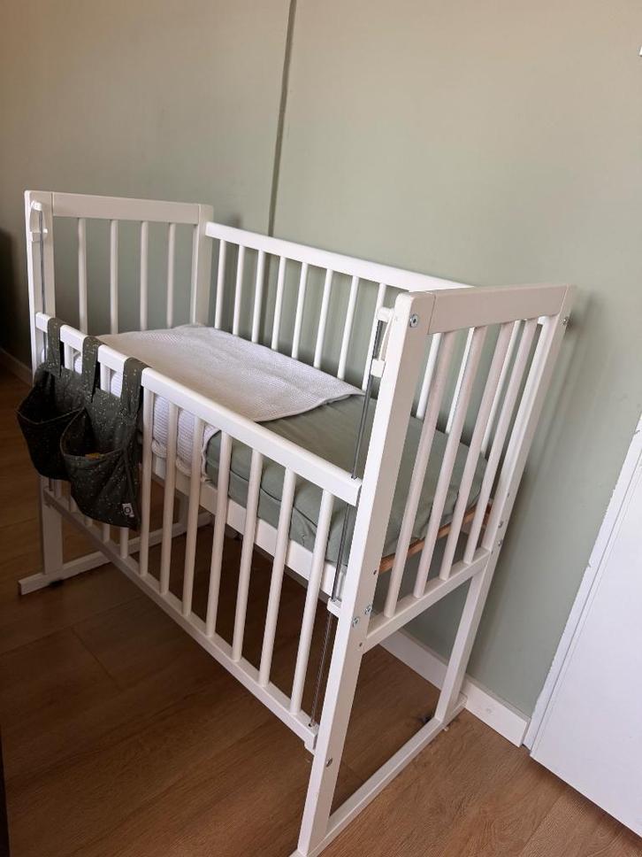 Co sleeper petite amelie, Kinderen en Baby's, Kinderkamer | Bedden, Zo goed als nieuw, Minder dan 140 cm, Minder dan 70 cm, Ophalen of Verzenden