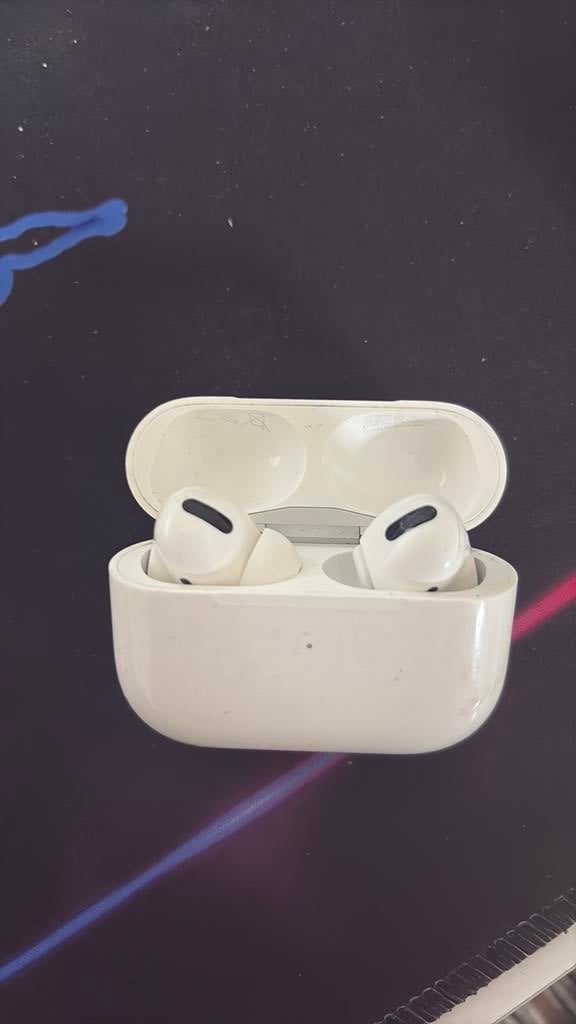 Twee paar airpods, Telecommunicatie, Mobiele telefoons | Oordopjes, Ophalen of Verzenden, Gebruikt