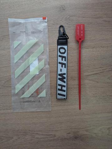 Off-white sleutelhangers beschikbaar voor biedingen