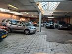 Schoonmaak showroom autos enzovoorts