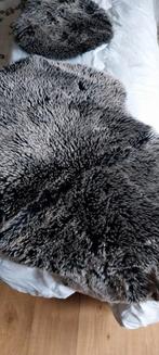 2 vachten grijs en kussen, Huis en Inrichting, Ophalen of Verzenden