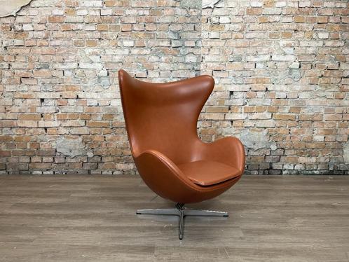 Bij TheReSales: Fritz Hansen Egg Chair Cognac, Huis en Inrichting, Fauteuils, Zo goed als nieuw, Leer, Metaal, 75 tot 100 cm, 75 tot 100 cm