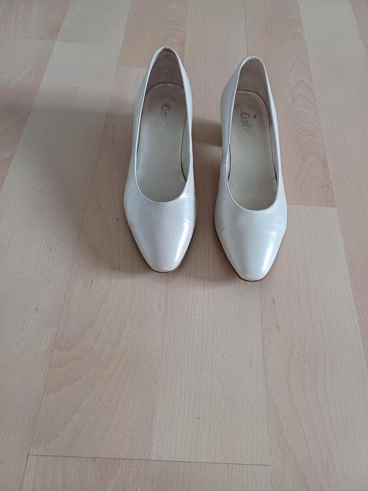 Bruidsschoenen merk Gabor in zeer goede staat, Kleding | Dames, Schoenen, Zo goed als nieuw, Overige typen, Overige kleuren, Ophalen of Verzenden