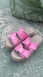Uggs roze zomer slippers maat 38, Kleding | Dames, Schoenen, Gedragen, Ophalen of Verzenden, Roze