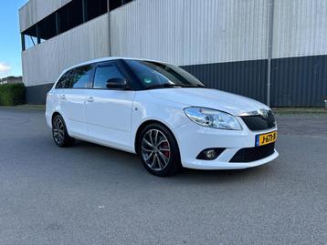 Skoda Fabia Combi 1.4 TSI RS 180PK/Camera/Stoelverwarming/Na beschikbaar voor biedingen