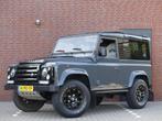 Land Rover 90 Benzine 2.0 136pk / 6 persoons (bj 1997), Auto's, Oldtimers, 1994 cc, 136 pk, Land Rover, Beige