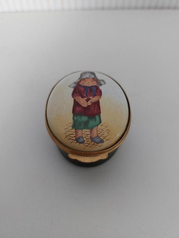 Ovaal/Scharnierend PILLENDOOSJE met Meisje, Antiek en Kunst, Curiosa en Brocante, Ophalen of Verzenden