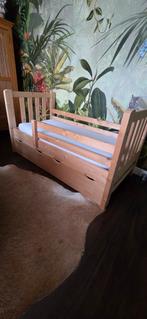 Massief houten peuterbed., 70 tot 85 cm, Zo goed als nieuw, Matras, 140 tot 160 cm
