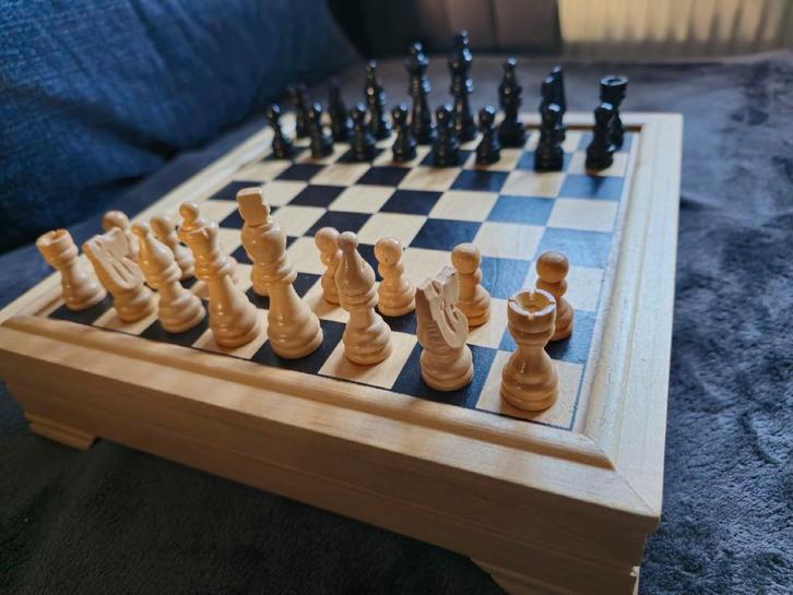 Schaak, damen, yamb domino, en accessoires NEW!!, Hobby en Vrije tijd, Gezelschapsspellen | Bordspellen, Gebruikt, Een of twee spelers