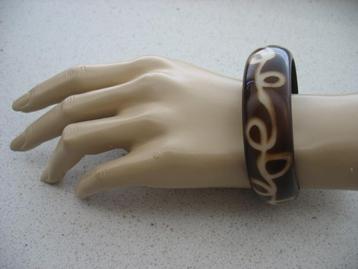 Armband- Bruin met Lusjes Motief Vintage beschikbaar voor biedingen