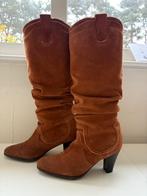 Laarzen suède met hak cognackleur Mt 39, Hoge laarzen, Overige kleuren, Ophalen of Verzenden, Zo goed als nieuw