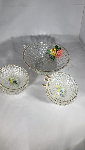 Vintage glazen dessertset met florale decoratie beschikbaar voor biedingen